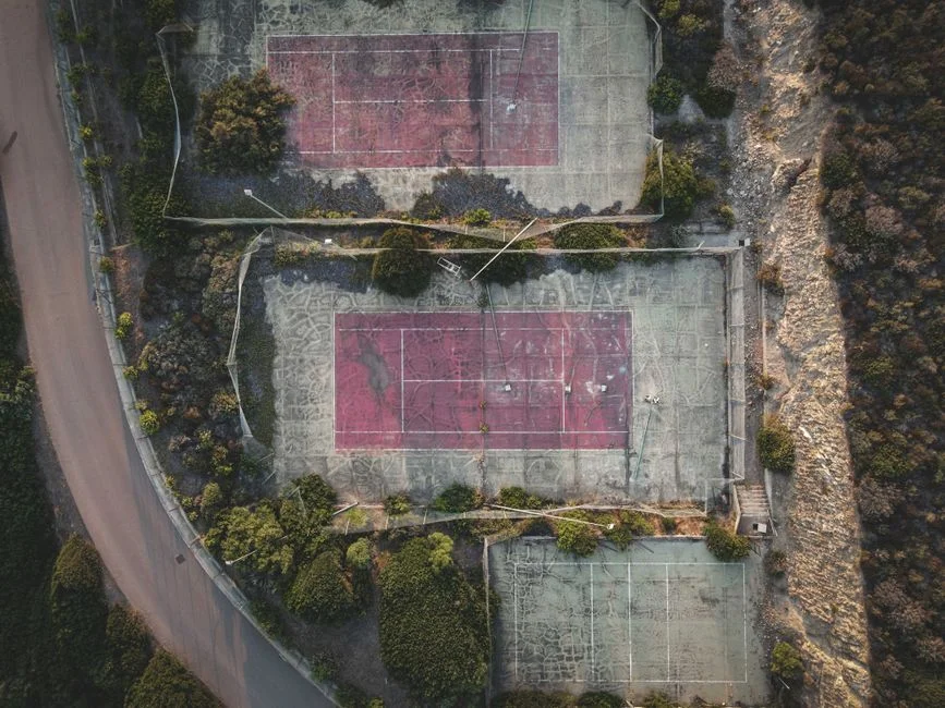 阿尔卡拉斯草地赛连胜，温网卫冕之路光明前景